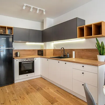 Stylishly Designed In Central With Parking * Sofia