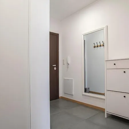 Stylishly Designed In Central With Parking * Sofie