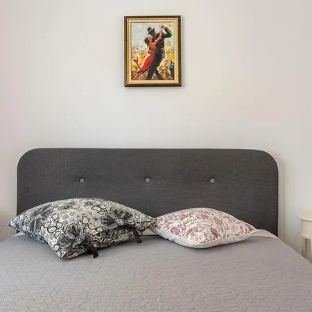 Апартамент Stylishly Designed In Central With Parking София
