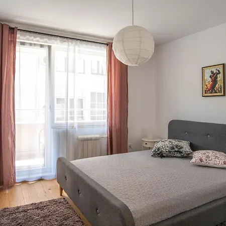 Stylishly Designed In Central With Parking Апартамент *